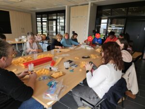 Atelier fleurs pour carnaval
