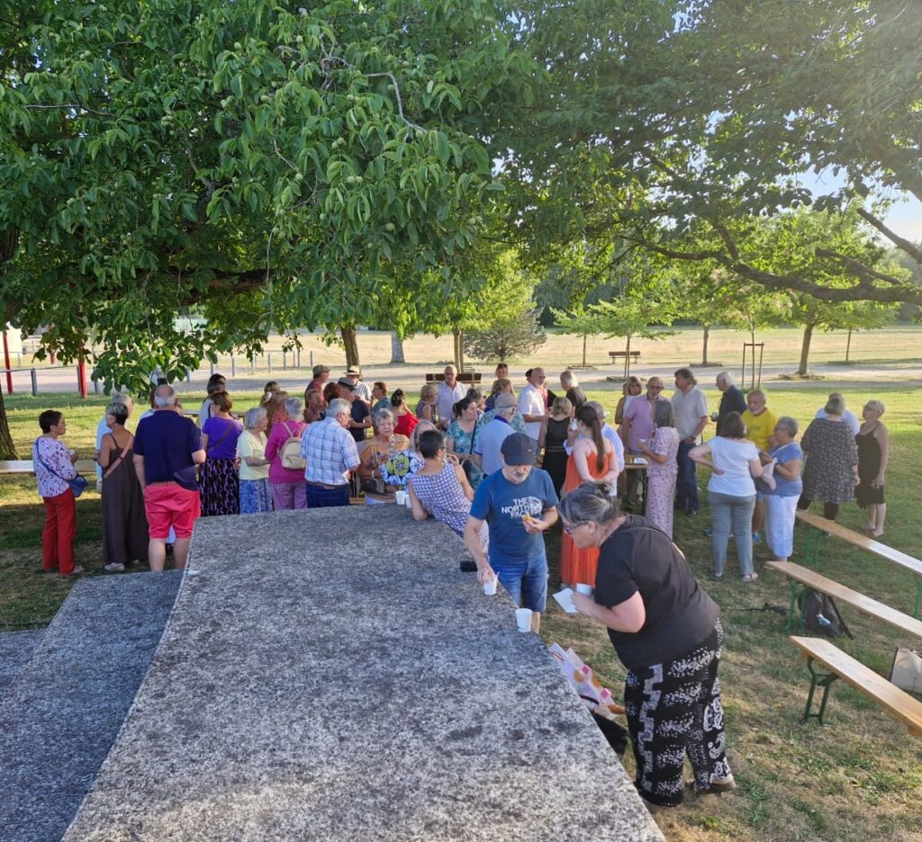 Bénévoles en action au Point Commun